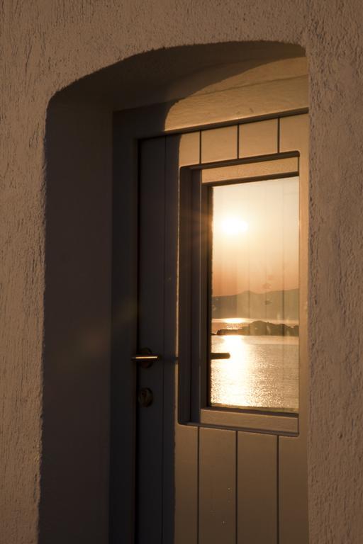 Traditional Waterfront House Mandrakia Bilik gambar